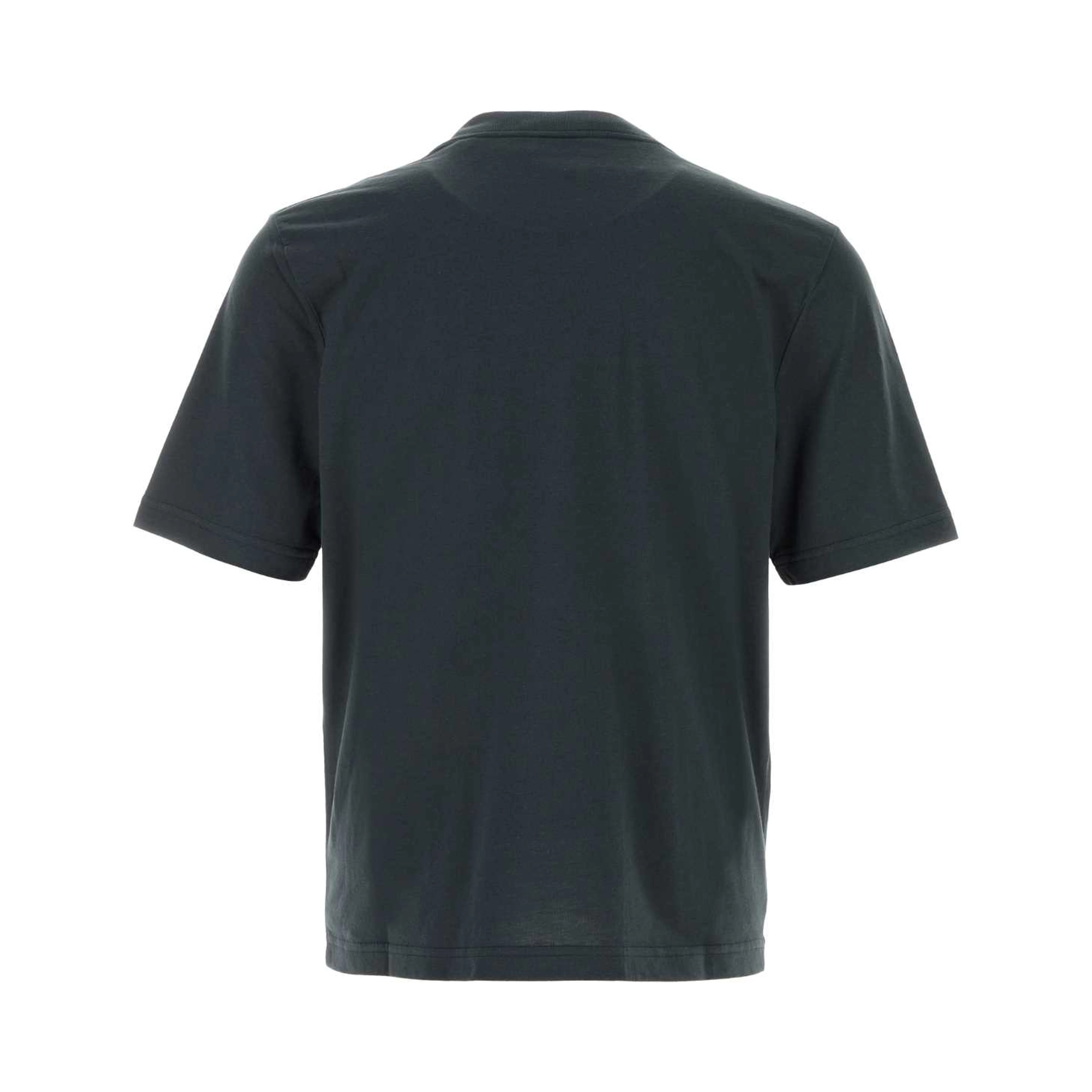تي شيرت بأكمام قصيرة