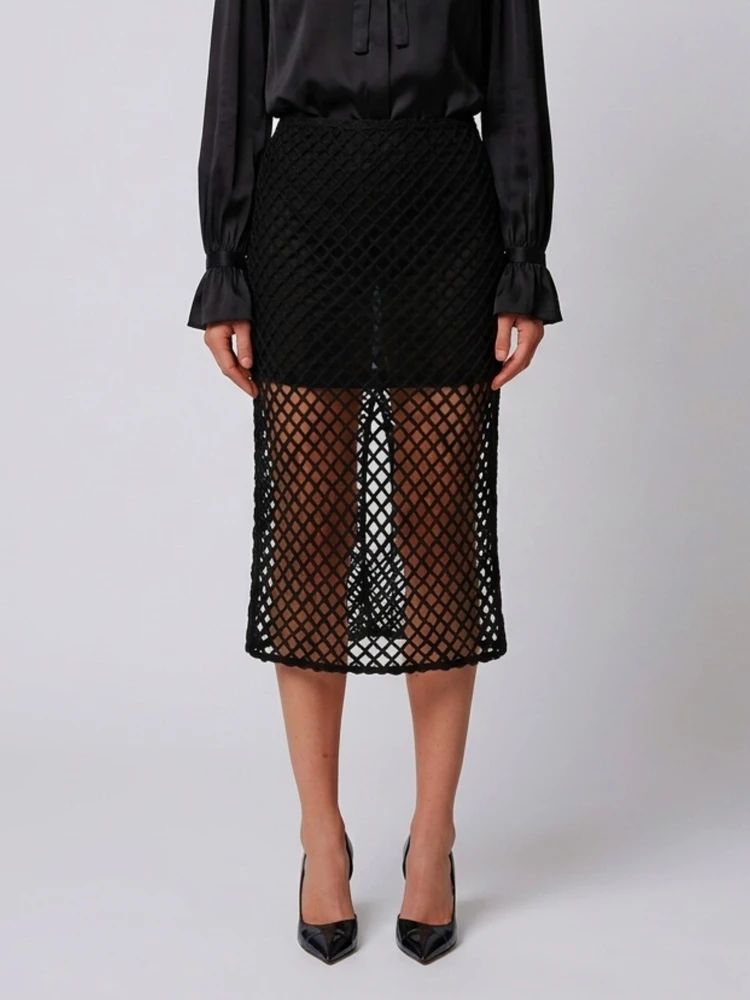 Pencil skirt in mesh