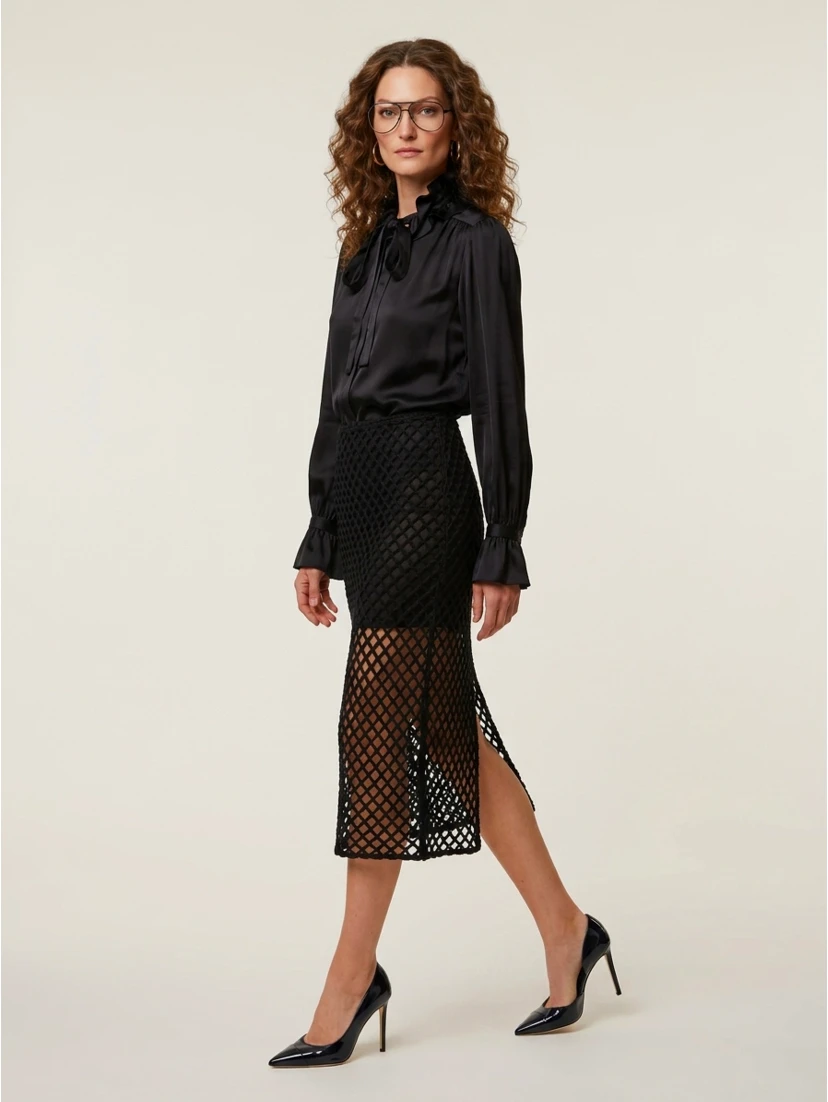 Pencil skirt in mesh