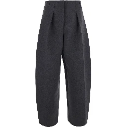 LE PANTALON OVALO is a pair of pants with pockets and front closure in gray for women