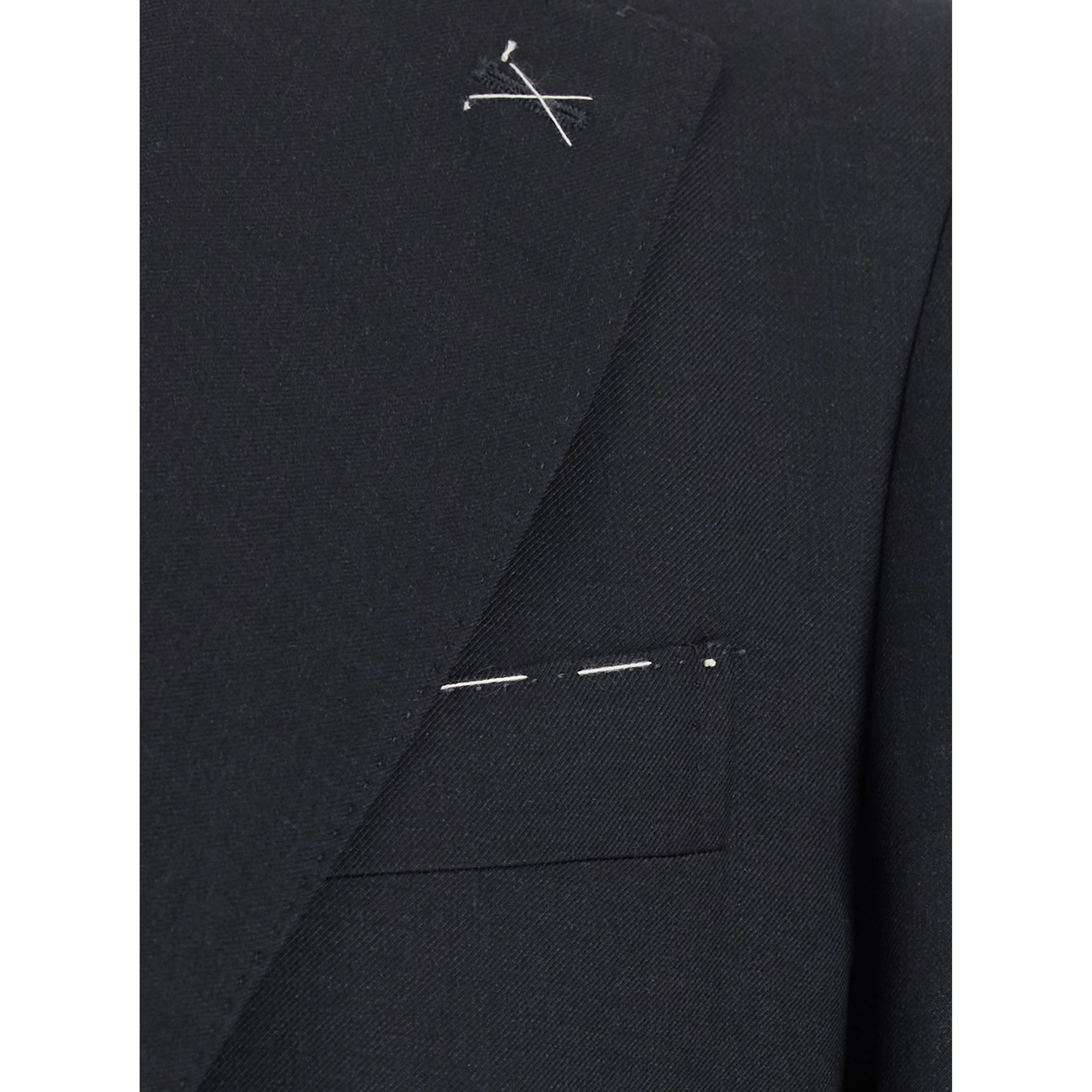 Single-breasted jacket and no-pleat pants with gray piping for men