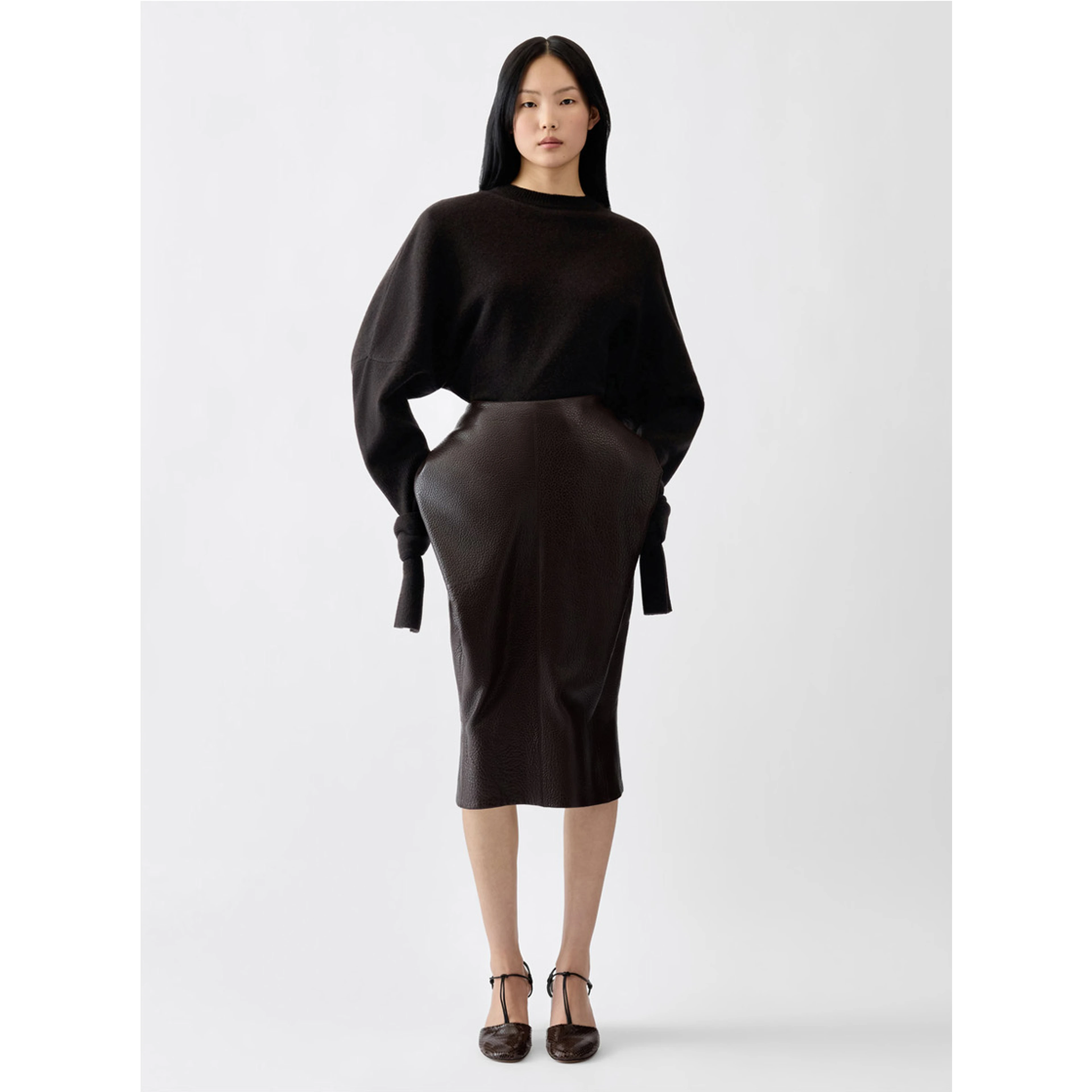 LE PULL FIOCCO is a sweater with a high collar and long sleeves in brown Merino Wool and Cashmere for women