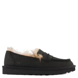 UGG Flat shoes