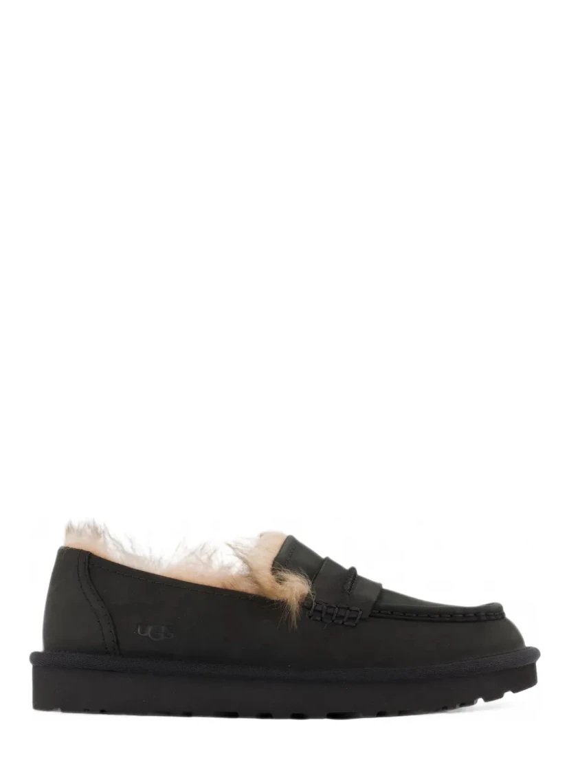UGG Flat shoes