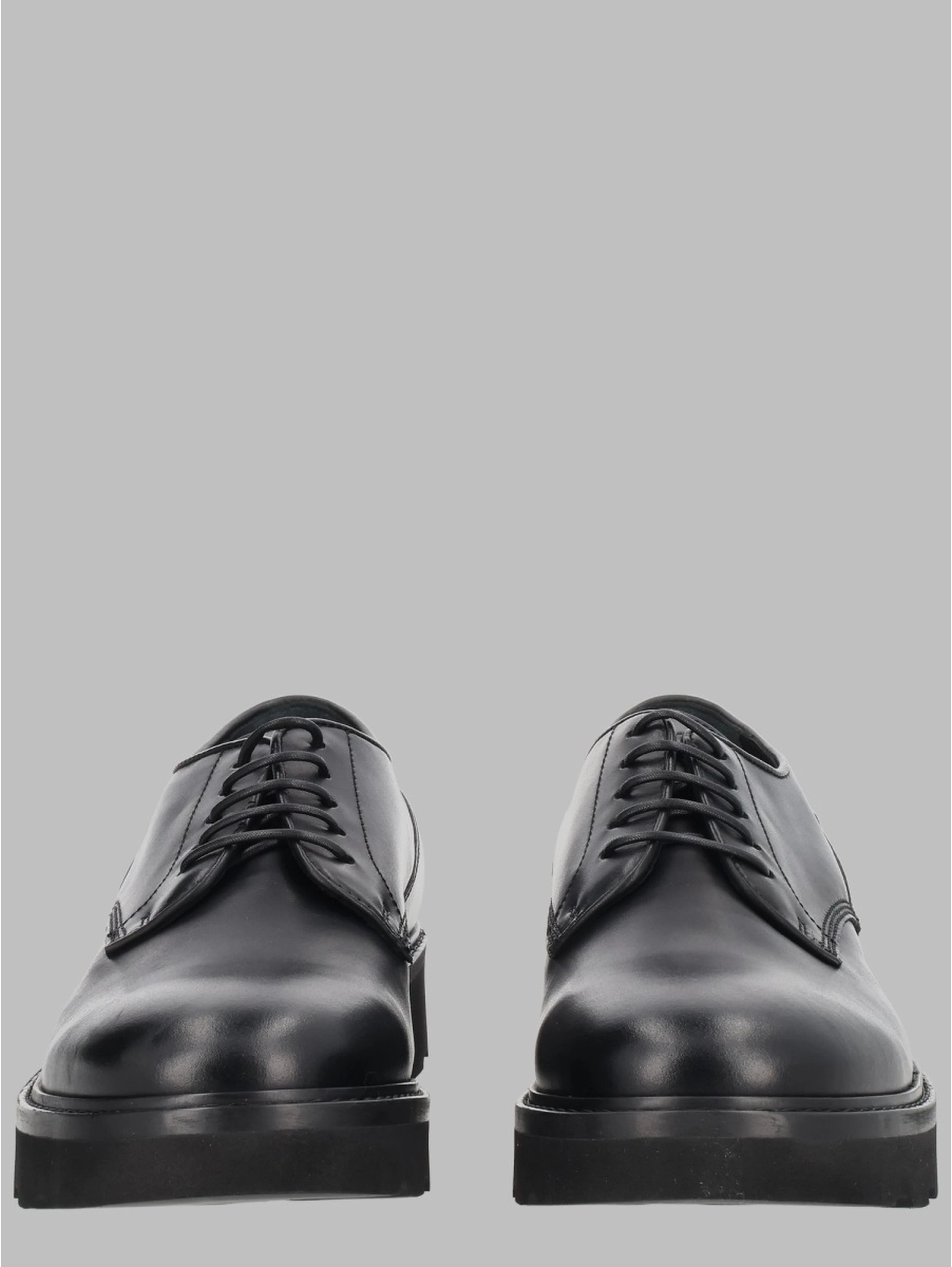 Stringata in Pelle